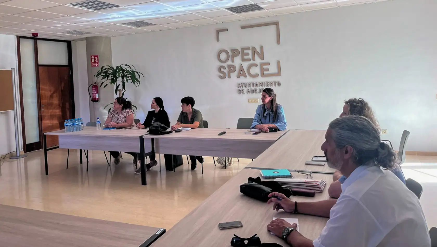 Adeje acoge una reunión con el Centro de la Familia