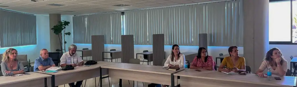 Adeje acoge una reunión con el Centro de la Familia