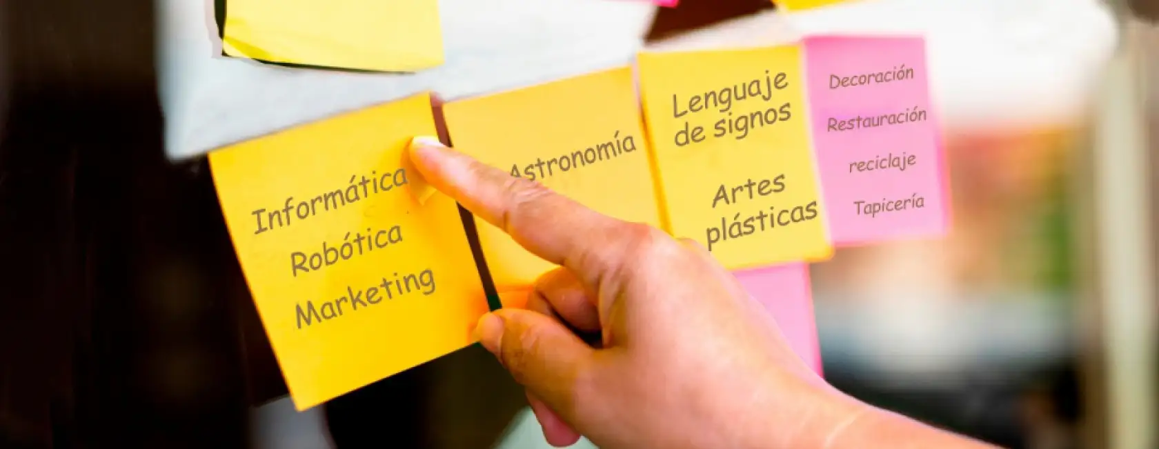 Adeje oferta la mayor propuesta de cursos y talleres culturales