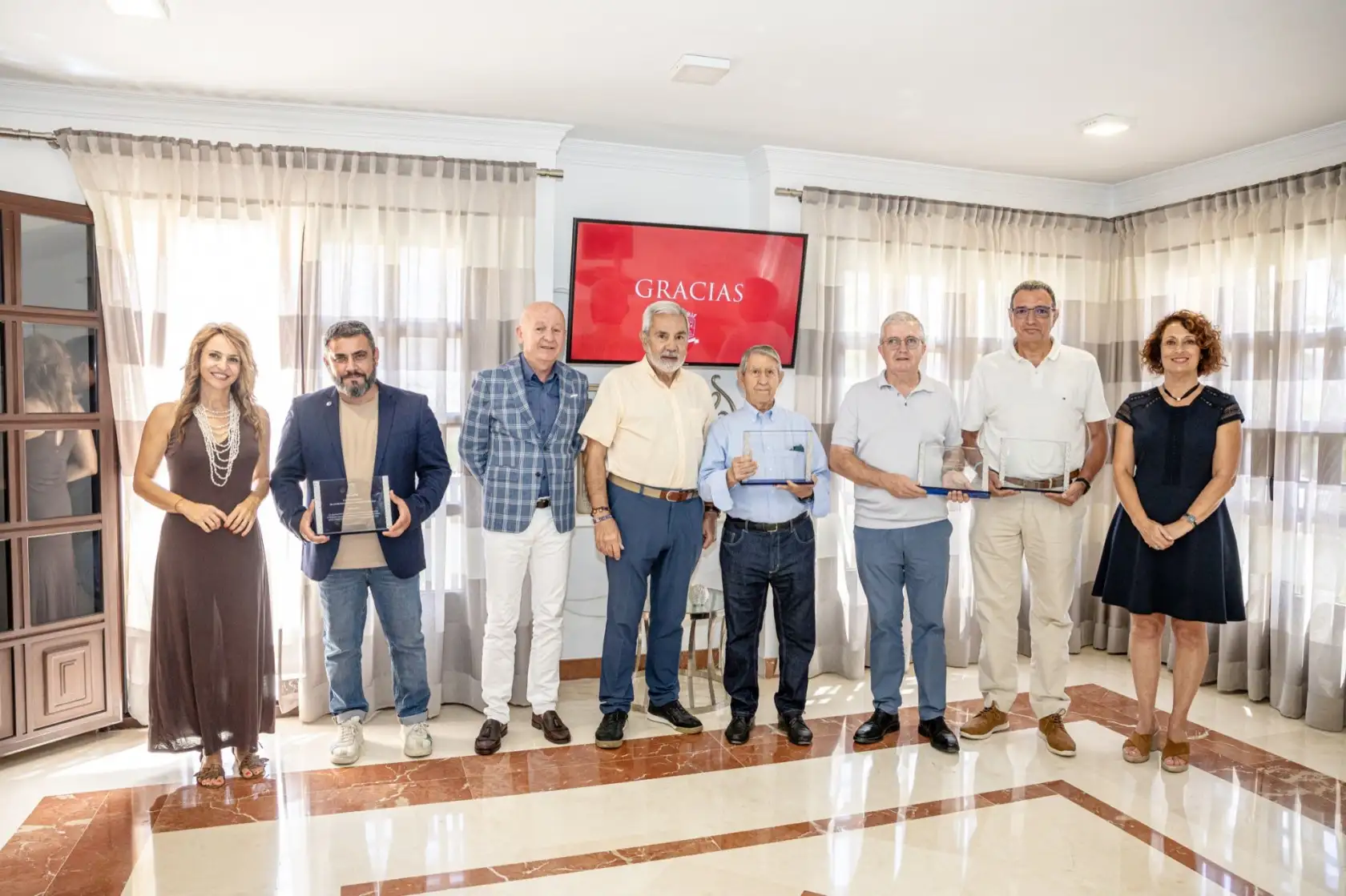 El ayuntamiento de Adeje agradece la colaboración de los hoteles y particulares en el realojo de las personas afectadas tras el incendio en Playa Paraíso