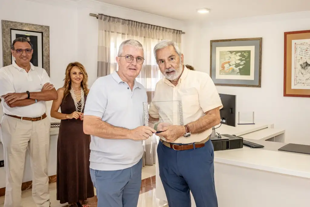 El ayuntamiento de Adeje agradece la colaboración de los hoteles y particulares en el realojo de las personas afectadas tras el incendio en Playa Paraíso