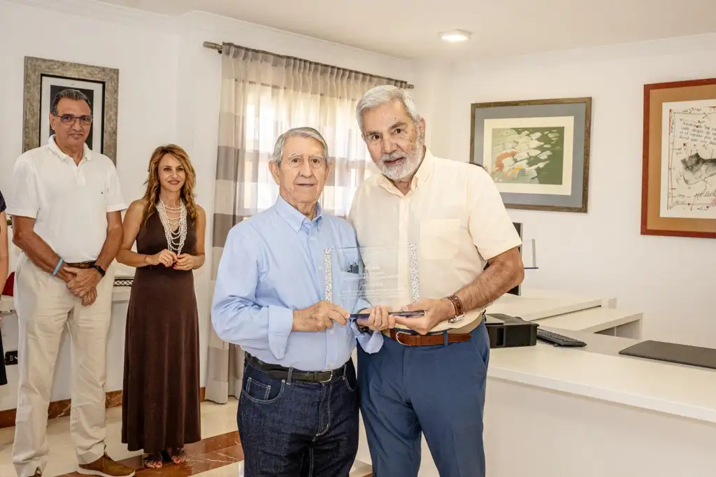 El ayuntamiento de Adeje agradece la colaboración de los hoteles y particulares en el realojo de las personas afectadas tras el incendio en Playa Paraíso
