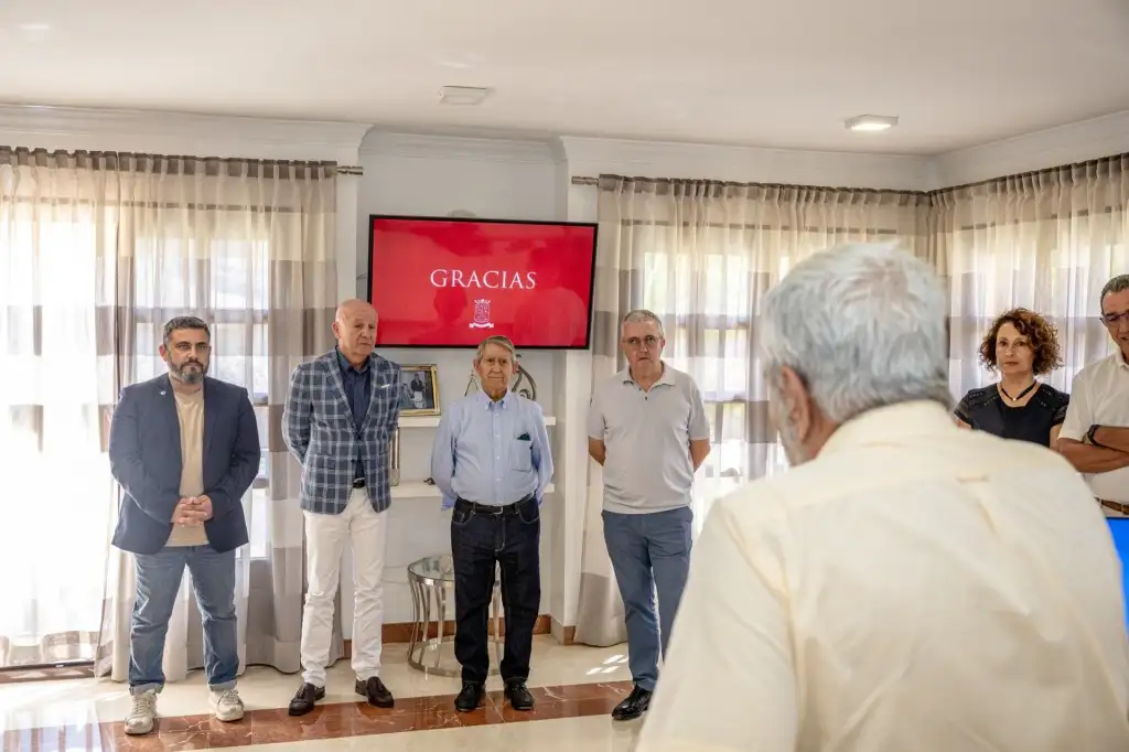 El ayuntamiento de Adeje agradece la colaboración de los hoteles y particulares en el realojo de las personas afectadas tras el incendio en Playa Paraíso