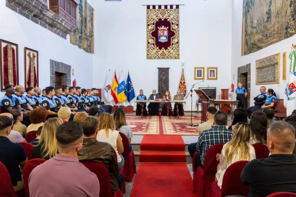 Adeje refuerza su seguridad con la incorporación de 20 nuevos policías en prácticas