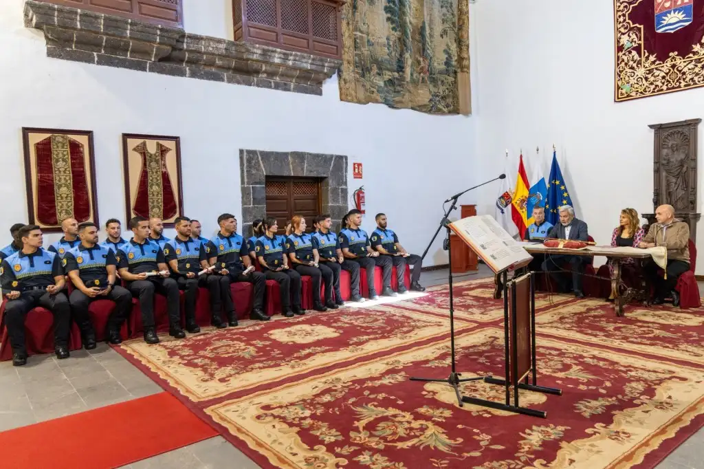 Adeje refuerza su seguridad con la incorporación de 20 nuevos policías en prácticas