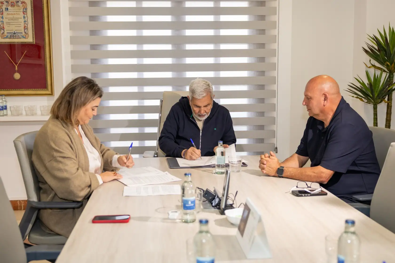 Ayuntamiento de Adeje y Televisión Canaria renuevan su acuerdo para la emisión de la representación de La Pasión