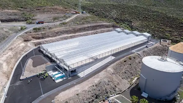La planta de secado solar de fangos de la EDAR Adeje-Arona trata eficientemente el 60 % de los lodos generados en Tenerife