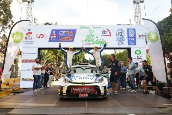 Enrique Cruz y Yeray Mujica logran su tercer triunfo consecutivo en el Rallye Villa de Adeje