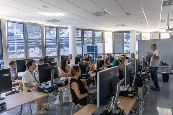 Biodiversidad, creatividad y nuevos lenguajes digitales, ejes de los talleres en la Universidad de Verano de Adeje