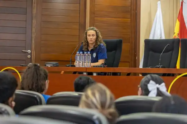 Del norte de Asturias a primera división: la historia de superación de María Echezarreta, portera del Costa Adeje Tenerife Egatesa.