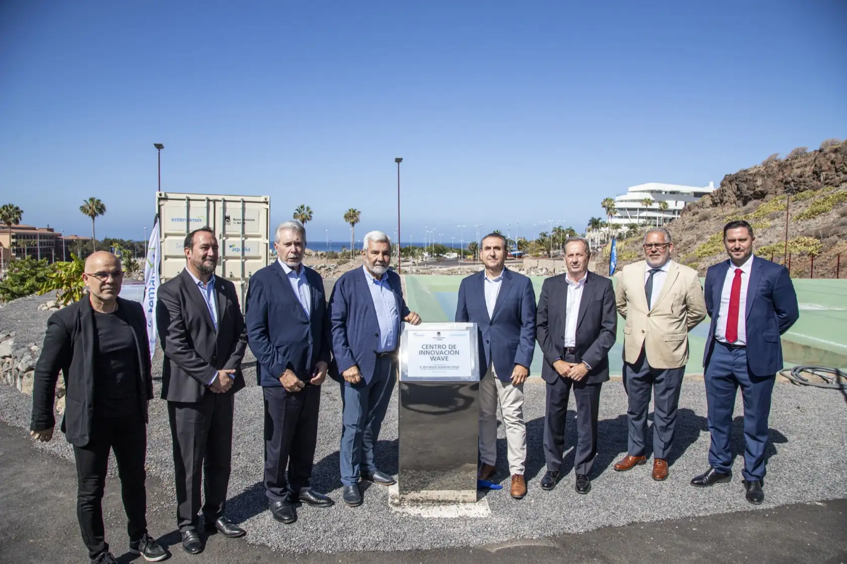 Autoridades en la inauguración del centro Wave de Adeje