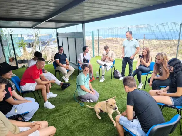 La Escuela de Segunda Oportunidad de Adeje, de la Fundación Don Bosco, visitó el Centro Integral de Acogida de Animales Domésticos
