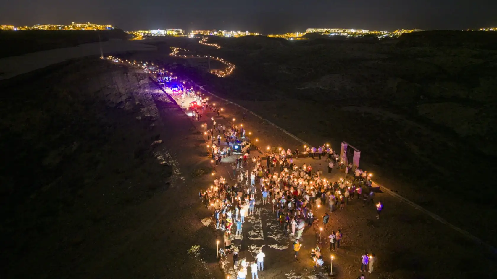 IV Visita Lustral de Adeje, camino iluminado con antorchas y velas