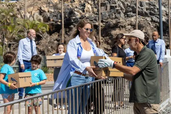 Adeje amplía su campaña de protección de la pardela cenicienta con un servicio nocturno de recogida