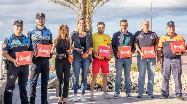 Adeje refuerza la seguridad en el litoral con la adquisición de salvavidas autoinflables