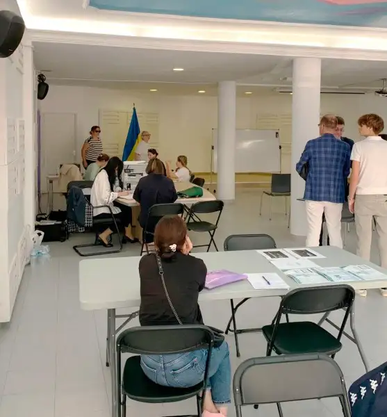 Adeje refuerza su compromiso con la atención consular