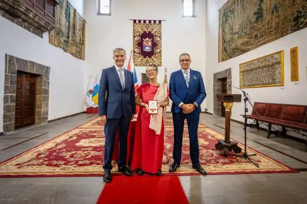 Clio O’Flynn, vecina de Adeje, recibe la British Empire Medal por su labor periodística en apoyo a la población angloparlante