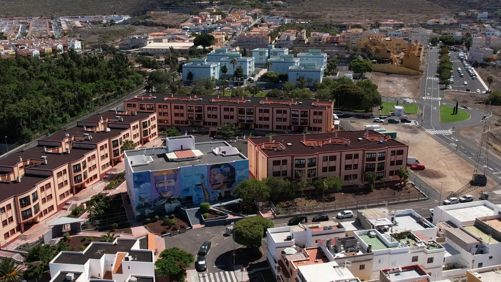 Adeje promueve nuevas viviendas protegidas y solicita ser zona tensionada para facilitar el acceso residencial a la poblaci&oacute;n.