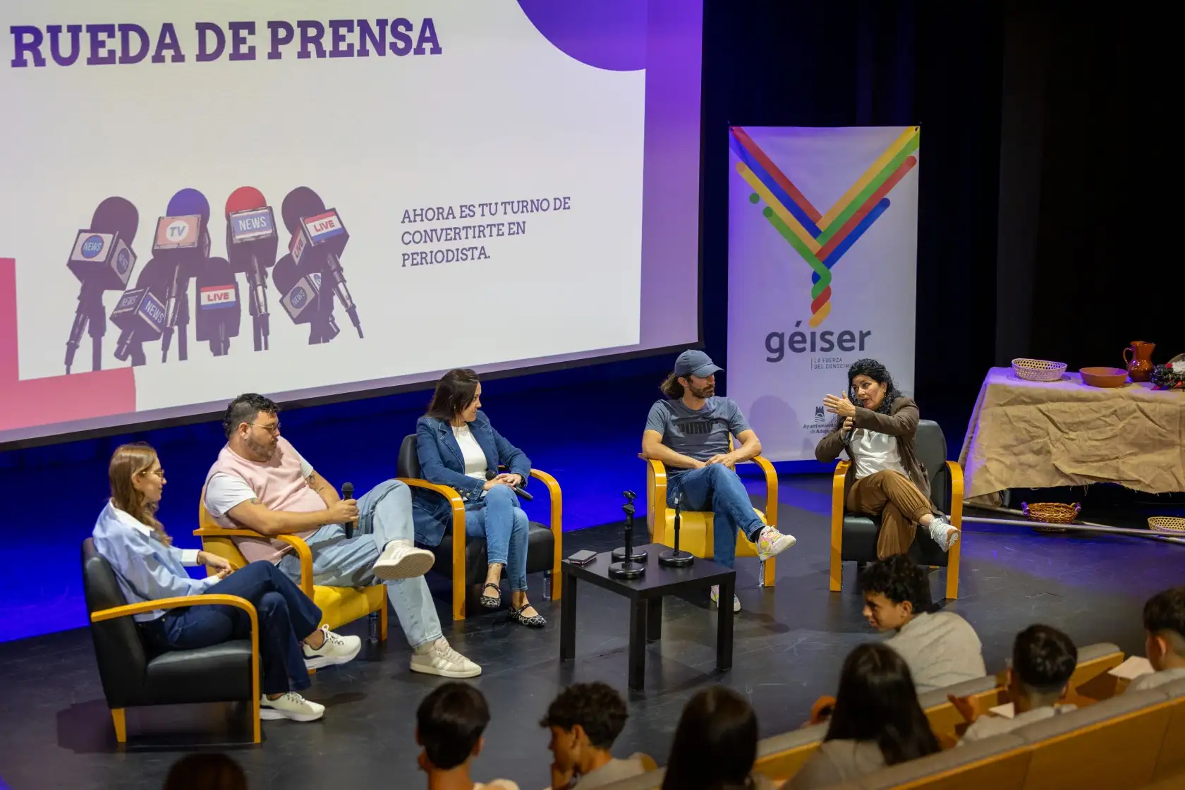 Actores y actrices de La Pasi&oacute;n centran la rueda de prensa del proyecto Periodista por un D&iacute;a del Gabinete de Comunicaci&oacute;n y Educaci&oacute;n. 