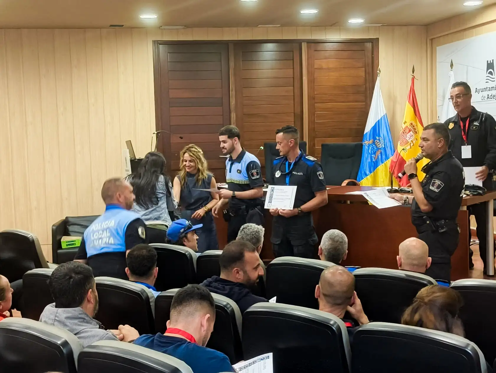 Entrega de diplomas I Jornadas de Perros detectores de Adeje