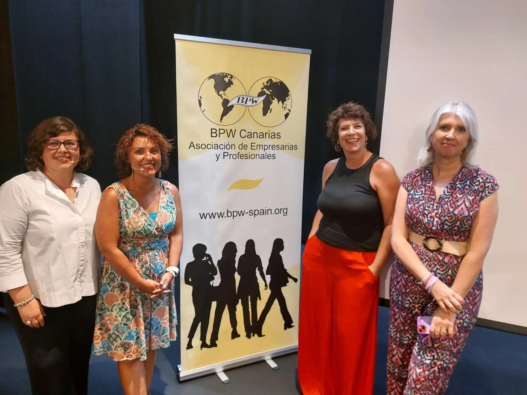 Ponentes y moderadora de la mesa redonda BPW Canarias en Adeje