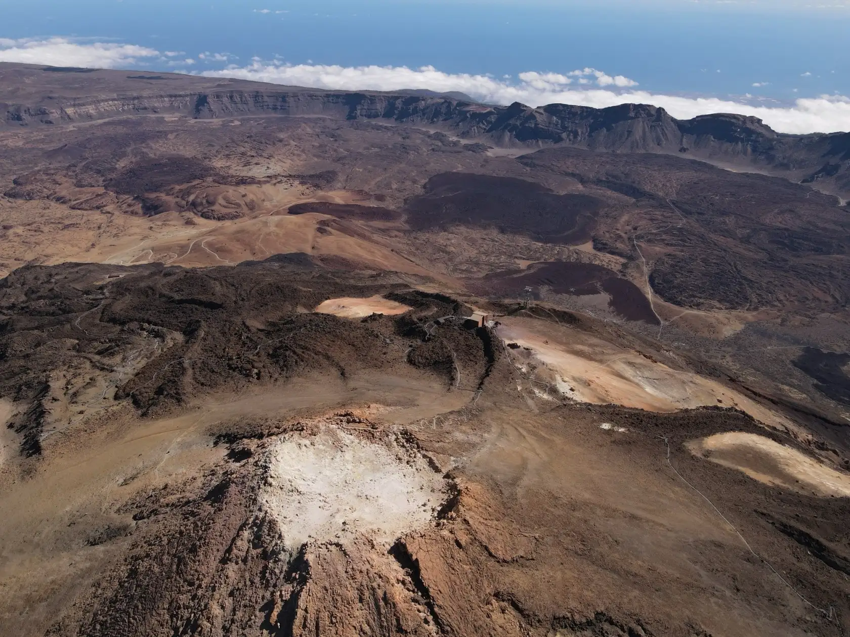 Vista a&eacute;rea del crater del Teide