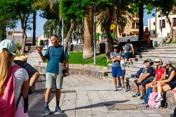 Zapata: &ldquo;El corredor entre el centro hist&oacute;rico de Adeje y la Playa de La Enramada es uno de los m&aacute;s importantes de Canarias&rdquo;