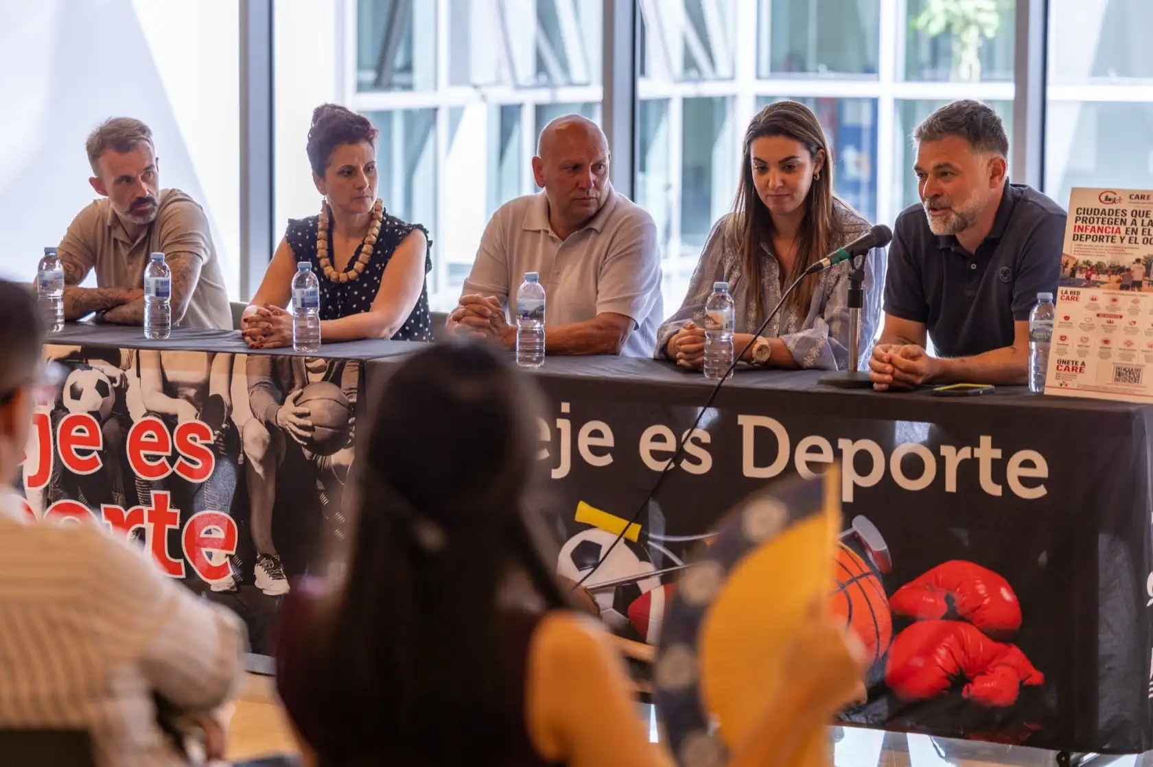 Rueda de prensa con todas las autoridades en la mesa