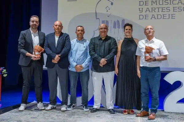 La Universidad de Verano de Adeje premia un a&ntilde;o m&aacute;s a quienes han favorecido el desarrollo de su trayectoria