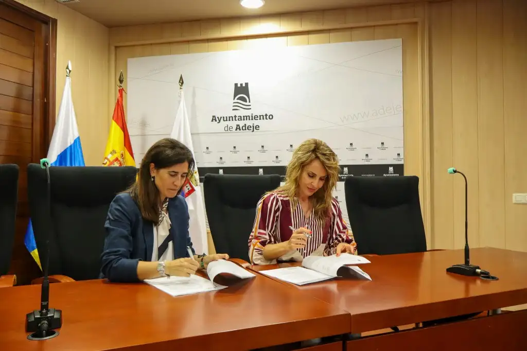 El acuerdo ha sido suscrito por Mercedes Vargas Delgado, concejala del &Aacute;rea de Promoci&oacute;n de la Actividad Econ&oacute;mica y el Empleo, y por Judith Vega Mart&iacute;nez, directora de Recursos Humanos de Satocan Corporate SL. 