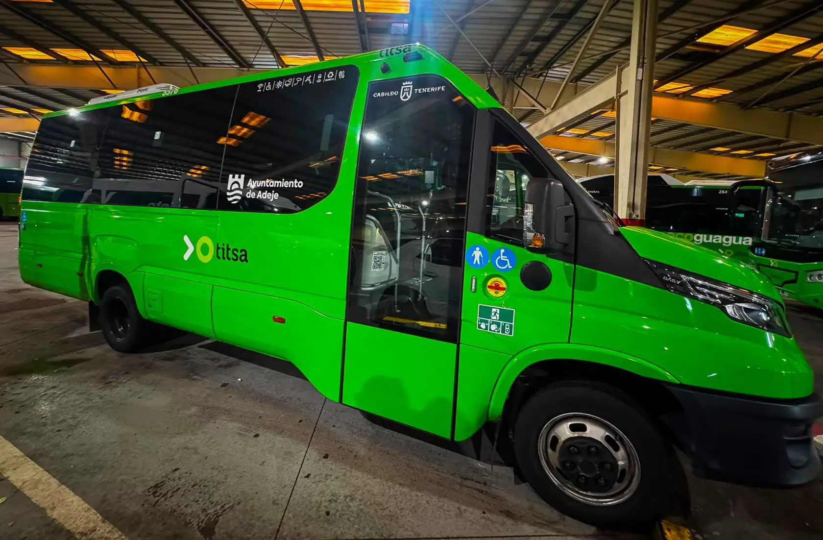 Adeje estrena dos nuevas líneas de guagua, la 448 y la 449, que conectan Adeje casco con La Caleta y las medianías del municipio.