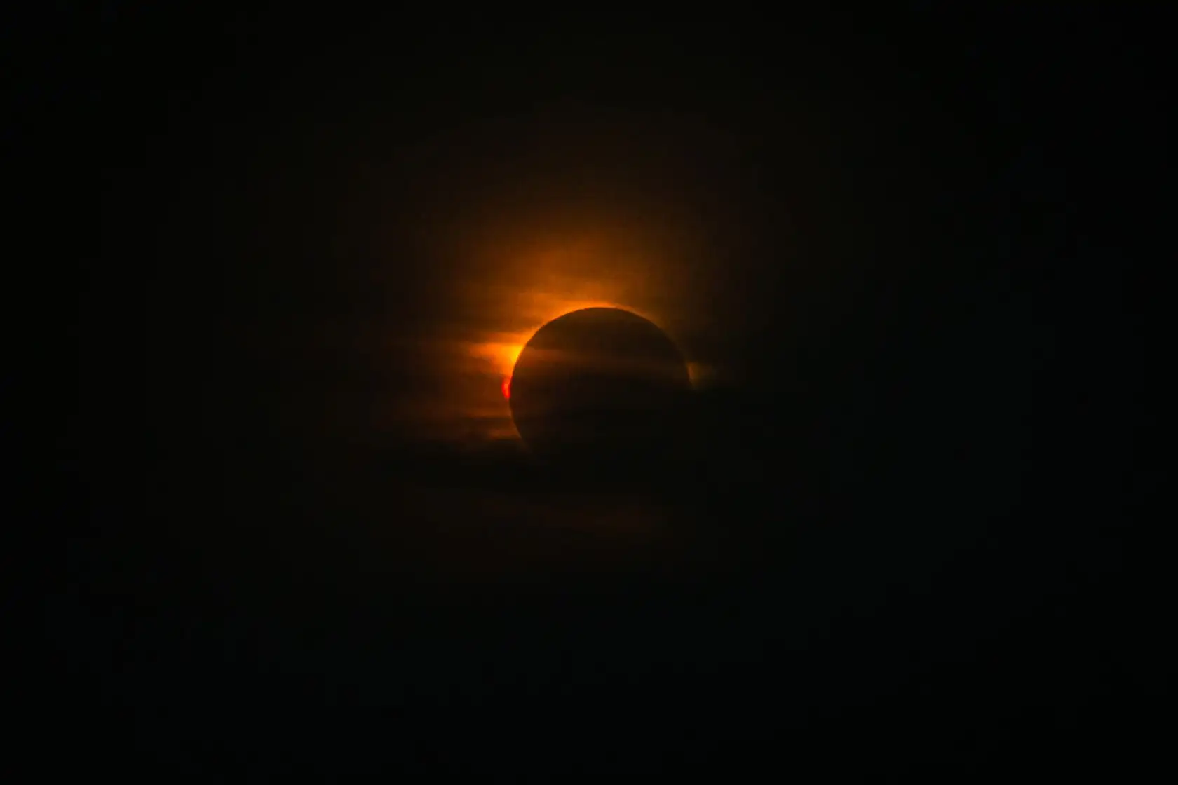 La fotógrafa adejera Teresa Elvira Berkel documenta desde Banyalbufar la totalidad del eclipse solar