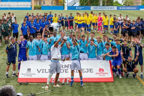 La Unión Deportiva Las Palmas se impone al Cádiz en la final del Torneo Juvenil Villa de Adeje