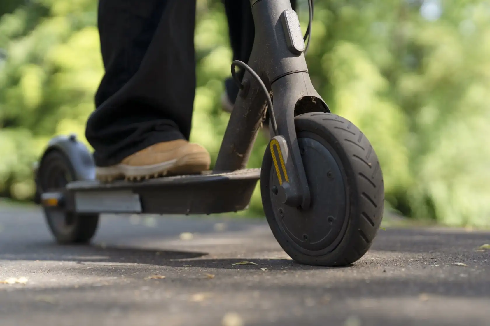 Adeje inicia una campa&ntilde;a para fomentar el uso c&iacute;vico y seguro de los patinetes el&eacute;ctricos