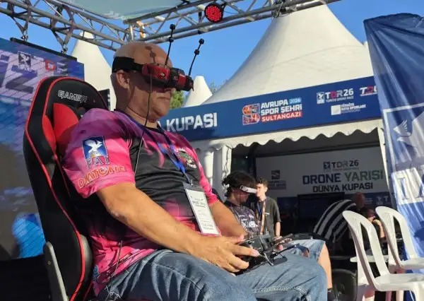 El piloto Denis Galice representa a Costa Adeje en la Copa del Mundo de Drone Racing celebrada en Estambul