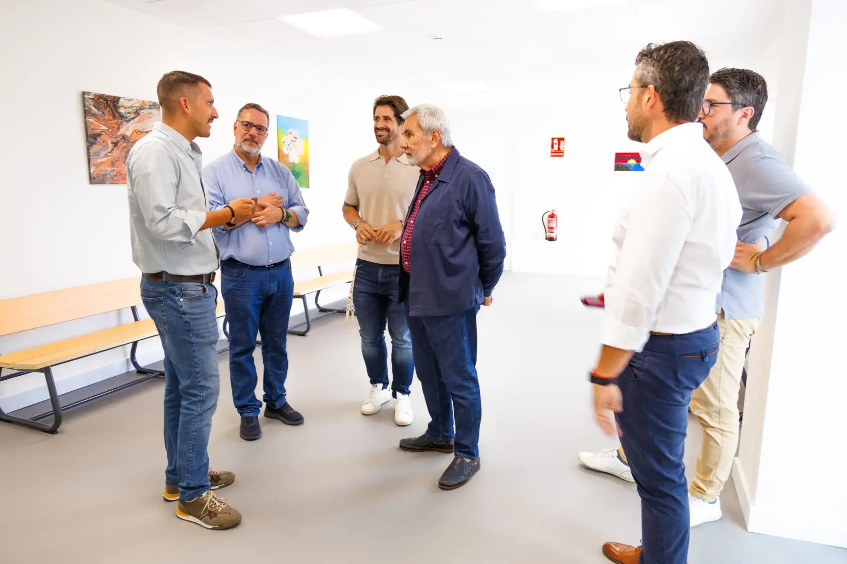 Autoridades visitando el centro de educación especial de Adeje