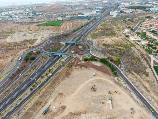 El Ayuntamiento ampl&iacute;a la v&iacute;a de entrada a Adeje para descongestionar uno de los principales accesos